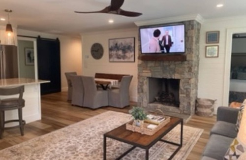 Highlands House | Walk to MainSt. Downtown Highlands. Great Guest Reviews! Sleeps 8 & dog friendly