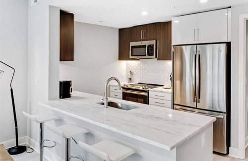 Woodmont Triangle Apartment | Walk to Metro | Woodmont Triangle 2BR nr Central Farm Market