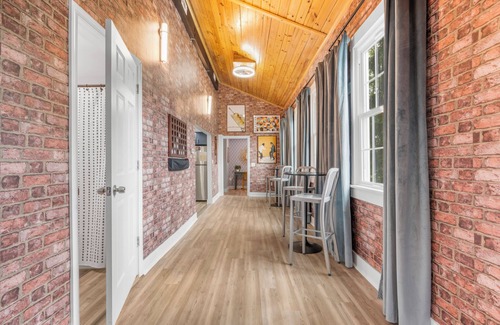 Norwich House | Walk to Mohegan!0.5Mi-Modern 3BR Home Getaway