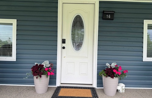 Powell Cottage | Walk to Muirfield – Backyard Pavilion & 2 Fire Pits for Ultimate Relaxation!