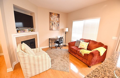 Roseland House | Walk to ND! 3 bedroom 3.5 bath townhome(123P)