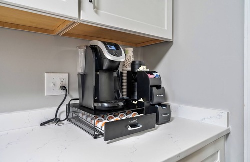 Harters Heights House | Walk to ND and Eddy Street, ProCleaned/Comfy/Updated
