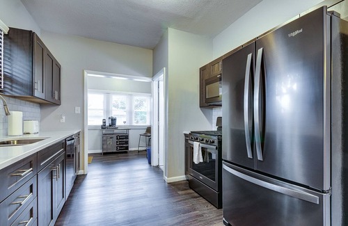 Northeast South Bend House | Walk to ND and Eddy Street, ProCleaned * Comfy * Updated