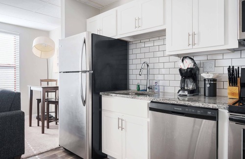 Chatham-Arch Apartment | Walk to Nightlife & Attractions