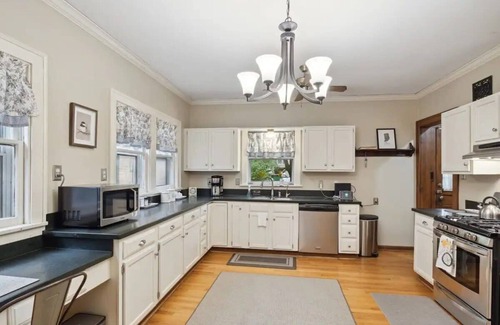 Harters Heights House | Walk to Notre Dame! Harter Heights Hideaway
