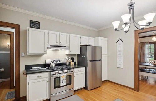 Harters Heights House | Walk to Notre Dame! Harter Heights Hideaway