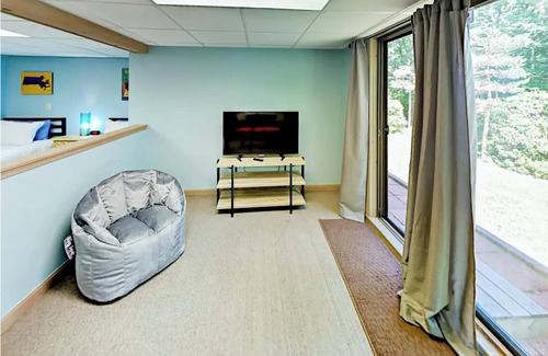West Falmouth House | Walk to Old Silver Beach. Perfect For Your Family Vacation