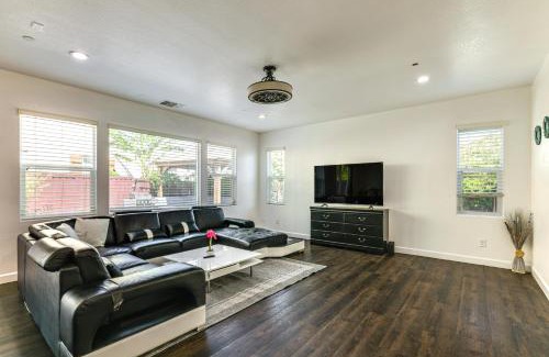 Tracy House | Walk to Parks Mountain House Retreat with Patio!