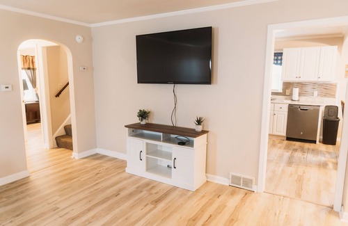 Canton House | Walk to Pro Football Hall of Fame! 5 Bedroom
