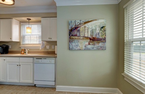 Mount Pleasant House | Walk to restaurants! 10min to beaches and downtown Charleston.