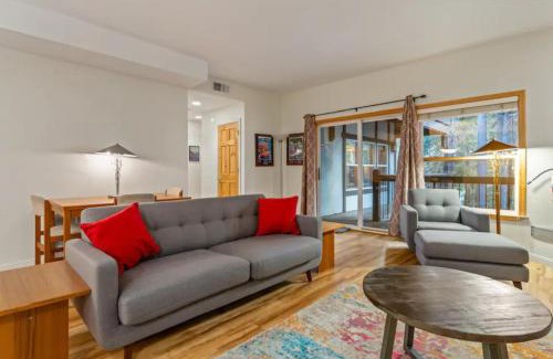 Olympic Valley Apartment | Walk to River and Park & Minutes to Palisades & Tahoe