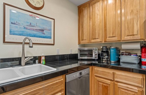 Olympic Valley Apartment | Walk to River & Park | Mins to Palisades & Tahoe