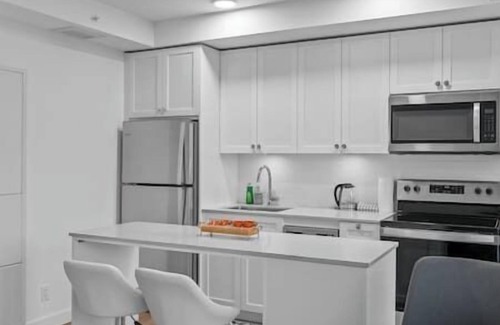 Bridgeland Apartment | Walk to Saddledome| Cgy Tower View | Rooftop Patio