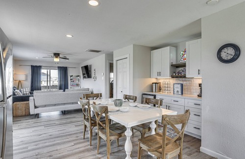 Surfside Beach House | Walk to Sand: Surfside Beach Getaway w/Deck