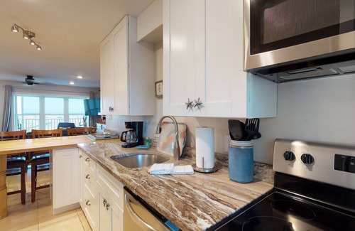 Sand Point Condo | Walk to Sandfest, Shared Pool, Boardwalk to the Beach