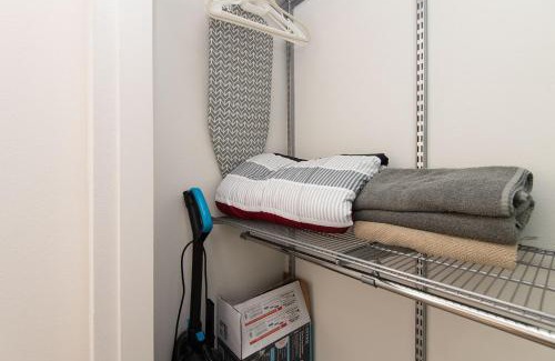 Downtown Apartment | Walk to Santa Monica Beach Pier Boardwalk Venice