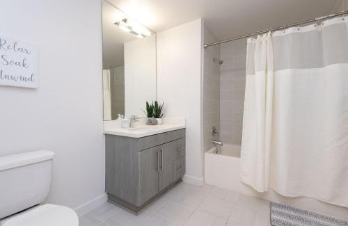 Downtown Apartment | Walk to Santa Monica Beach Pier Boardwalk Venice