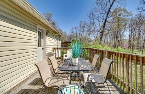 Luray House | Walk to Shenandoah River Homey Luray Cabin