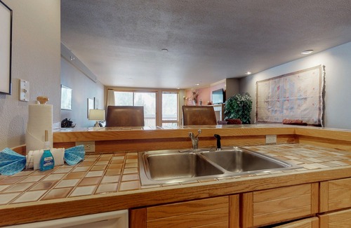 Mountain House Condo | Walk-to-slopes condo with fireplace - near shopping