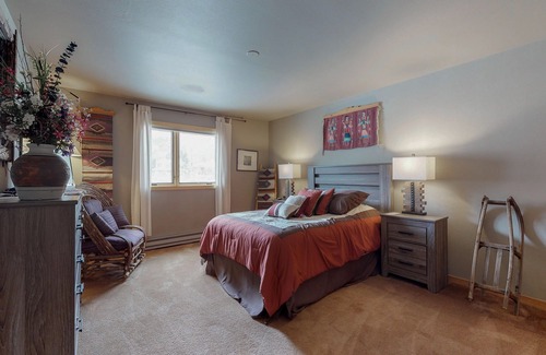 Mountain House Condo | Walk-to-slopes condo with fireplace - near shopping