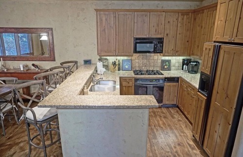 Edwards Condo | Walk to Slopes & Dining - Pool/Hot Tub, Private Deck w/Firepit