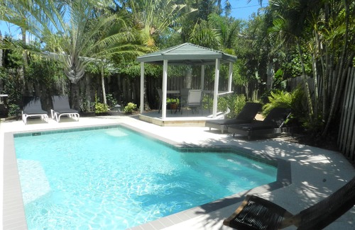 Ringling Estates House | Walk to St Armands Circle! Spacious Home with Private Secluded Pool!
