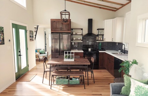 Chillicothe Cabin | Walk to State Park trails! Modern cabin surrounded by woods + hot tub + firepit
