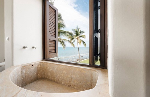 Punta de Mita House | Walk to Surf Spots! Beachfront Villa with Infinity Pool and Fantastic Staff