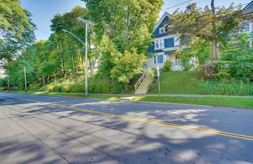 Eastside Cottage | Walk to Syracuse Campus: Family-friendly Home!