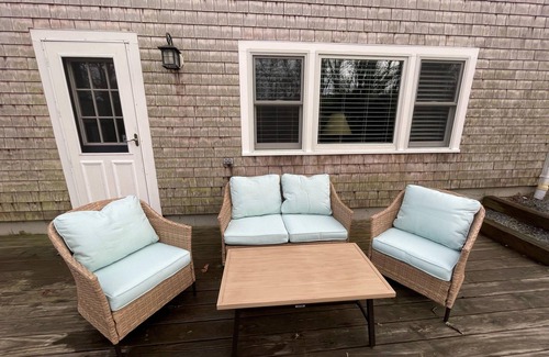 South Orleans Condo | Walk to the association beach at Little Pleasant Bay from this updated cozy cottage