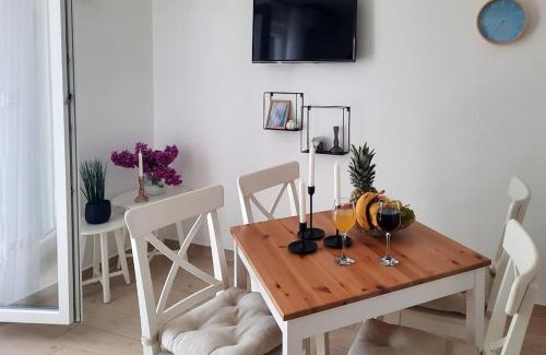 Krizna luka Apartment | Walk to the Beach from a Cool and Modern Apartment