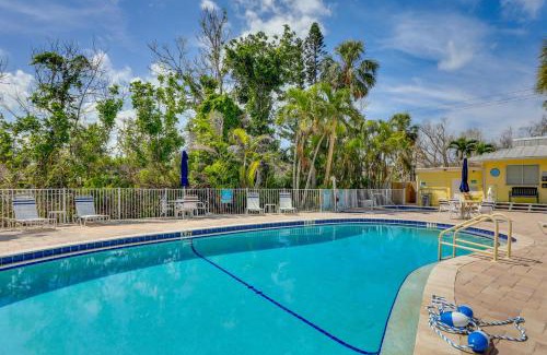 Whitney Beach Apartment | Walk to the Beach Longboat Key Resort Escape