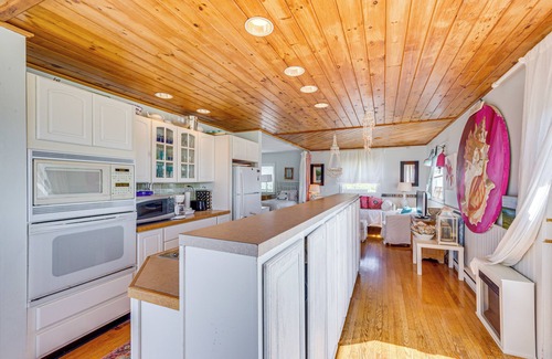 Biddeford Pool Apartment | Walk to the Beach: Pet-Friendly Gem in Biddeford!