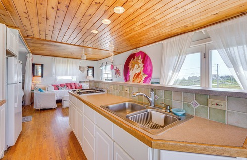 Biddeford Pool Apartment | Walk to the Beach: Pet-Friendly Gem in Biddeford!