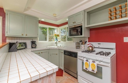 Encinitas House | Walk to the beach! The Moonlight Beach Bungalow