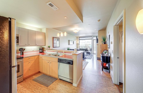 Chelan Condo | Walk to the Lake: Chelan Condo w/Mtn Views!