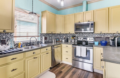Crystal Beach House | Walk to the Ocean: Family Retreat in Crystal Beach