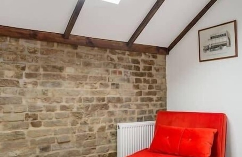 Haringey House | Walk to the Piccadilly Line From a Stunning Family House