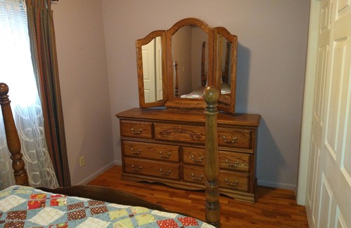 Baker City House | WALK TO THE SHRINE GAME!!! Private Deck, Grill, High Speed Wifi, Sauna,