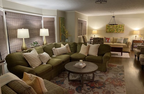 Oxford House | Walk to the Square and the Grove!