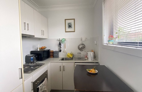 Brunswick West Apartment | Walk to the Zoo! Ideal location close to all amenities.