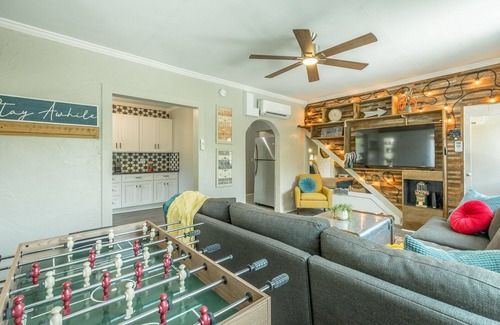 North Chattanooga House | WALK to top Chattanooga action from this Fun Fabulous Family/Friend(ly) Home!