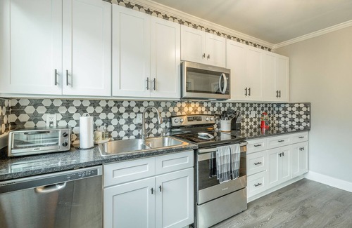 North Chattanooga House | WALK to top Chattanooga action from this Fun Fabulous Family/Friend(ly) Home!