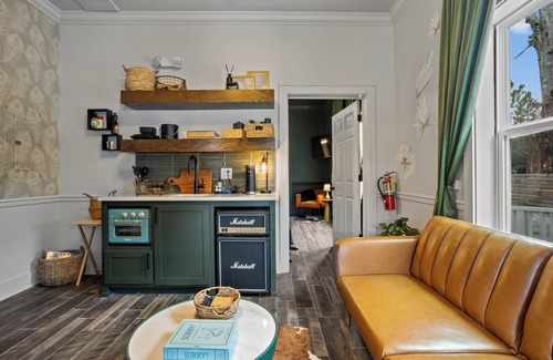 Ocean Springs House | Walk to town,beach, fenced courtyard & firepit