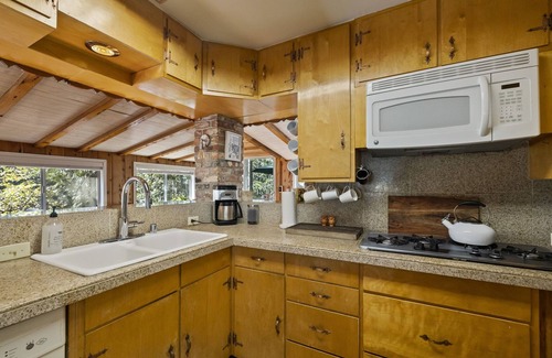 Twain Harte Cabin | Walk to town, Lake access, Pet Friendly, King bed, Patio mountain views