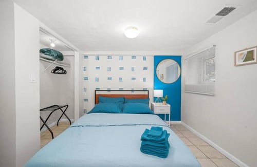 Mayfair Apartment | Walk to Train l Near attractions and ORD l Free Parking l Patio
