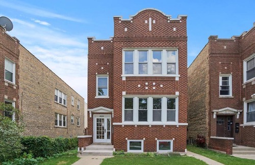 Mayfair Apartment | Walk to Train l Near attractions and ORD l Free Parking l Patio