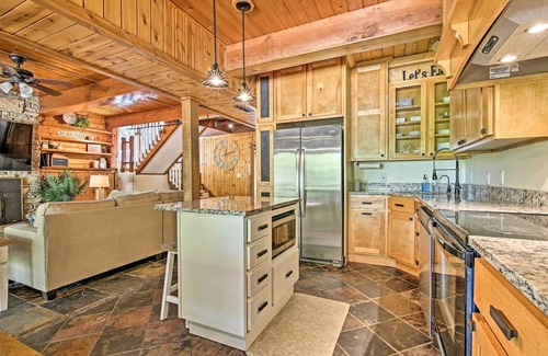 Manhattan Cabin | Walk to Tuttle Creek Lake: Secluded Scenic Retreat