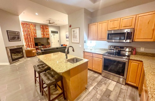 Sam Hughes House | Walk to U of A, Local Eats, Free Parking