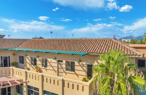 Sam Hughes House | Walk to U of A, Local Eats, Free Parking